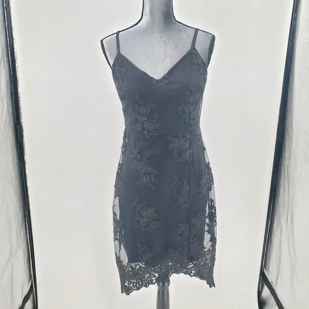 ♧♧  Guess Night Out Asymetrical Hem Sleeveless Lace Dress Size 6 - Picture 2 of 15